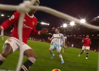 Manchester United beats West Ham United 1-0 with a late goal scored by M. Rashford. HIGHLIGHTS