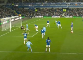 Manchester City tops Everton 1-0 with a goal scored by P. Foden. HIGHLIGHTS