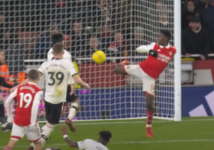 Arsenal beats Manchester United 3-2 with 2 goals from E. Nketiah. HIGHLIGHTS