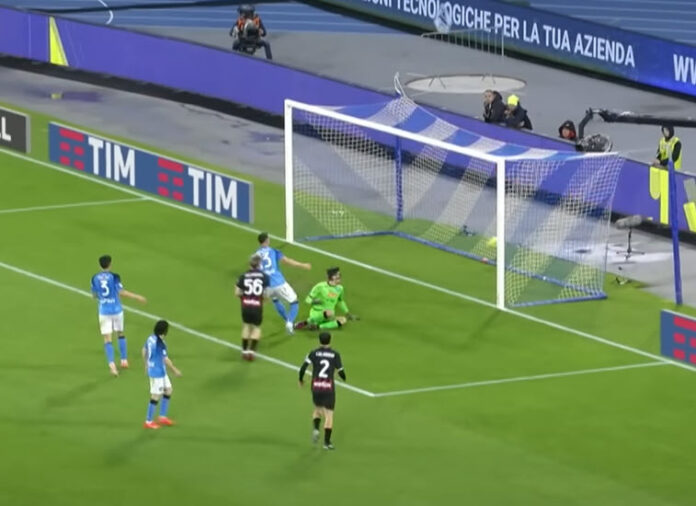 Milan tops Napoli 4-0 after playing a incredible match. HIGHLIGHTS