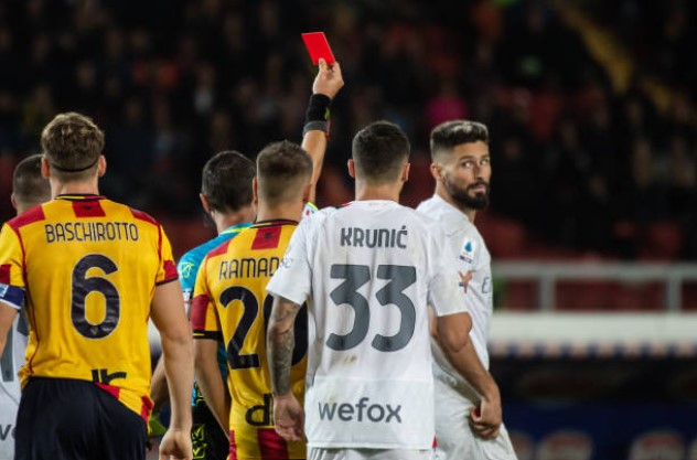 Olivier Giroud Gets Sent Off For Shouting On Referee In 93rd Minute