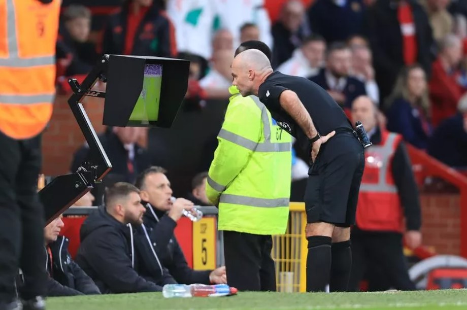 Premier League Coaches Looking For Var Referees