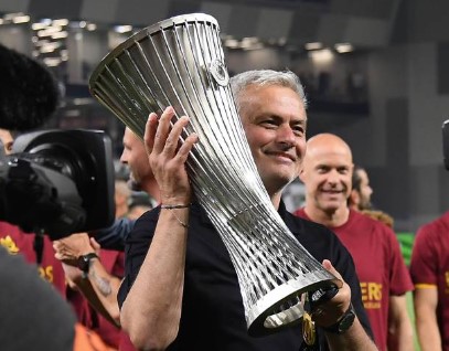 Jose Mourinho Bids Goodbye To Roma