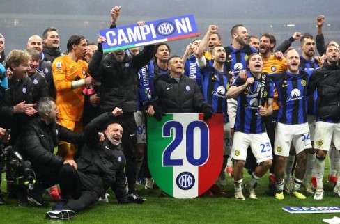Inter Stars Join Their Fans For The 20th Scudetto Win In Serie A History