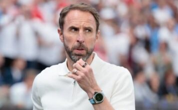 Gareth Southgate Gets Advise From Jamie Carragher